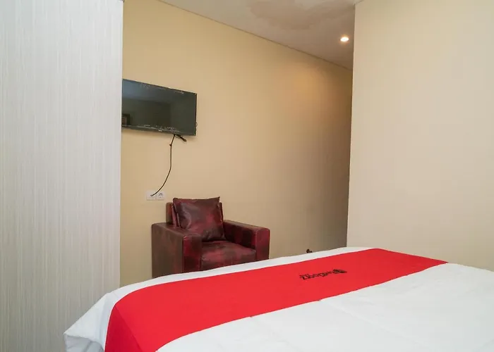 Hotel Reddoorz Near Itdc 2*
